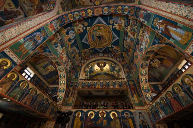 Sărbătoare istorică în Campusul universitar Tudor Vladimirescu: Biserica „Sfântul Mucenic Iulian din Tars” a fost sfințită