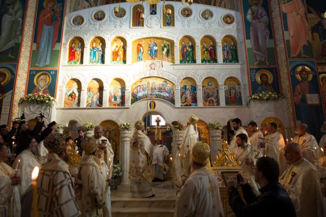 Sărbătoare istorică în Campusul universitar Tudor Vladimirescu: Biserica „Sfântul Mucenic Iulian din Tars” a fost sfințită