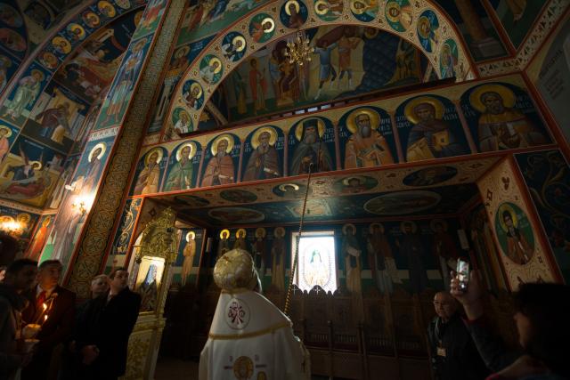 Sărbătoare istorică în Campusul universitar Tudor Vladimirescu: Biserica „Sfântul Mucenic Iulian din Tars” a fost sfințită