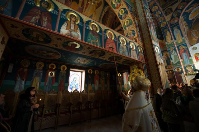 Sărbătoare istorică în Campusul universitar Tudor Vladimirescu: Biserica „Sfântul Mucenic Iulian din Tars” a fost sfințită