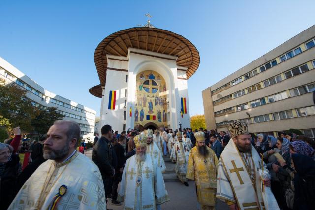 Sărbătoare istorică în Campusul universitar Tudor Vladimirescu: Biserica „Sfântul Mucenic Iulian din Tars” a fost sfințită
