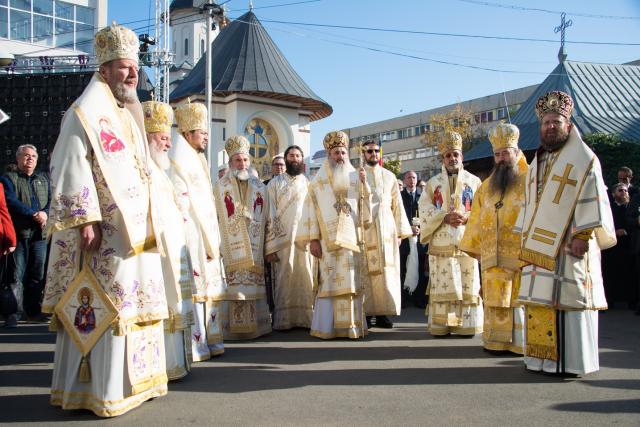 Sărbătoare istorică în Campusul universitar Tudor Vladimirescu: Biserica „Sfântul Mucenic Iulian din Tars” a fost sfințită