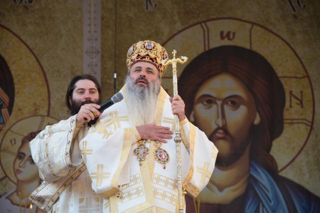 Sărbătoare istorică în Campusul universitar Tudor Vladimirescu: Biserica „Sfântul Mucenic Iulian din Tars” a fost sfințită