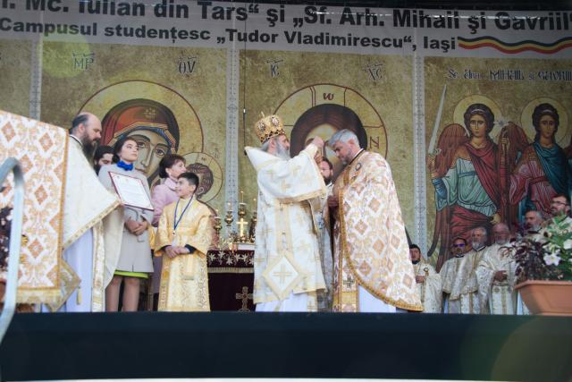 Sărbătoare istorică în Campusul universitar Tudor Vladimirescu: Biserica „Sfântul Mucenic Iulian din Tars” a fost sfințită
