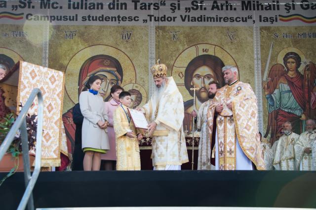 Sărbătoare istorică în Campusul universitar Tudor Vladimirescu: Biserica „Sfântul Mucenic Iulian din Tars” a fost sfințită