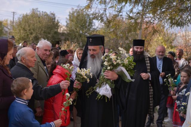 Sfințire de casă parohială în Parohia „Sfinții Mucenici Adrian și Natalia” - Mănăstireni