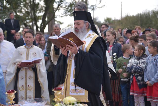 Sfințire de casă parohială în Parohia „Sfinții Mucenici Adrian și Natalia” - Mănăstireni