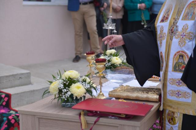 Sfințire de casă parohială în Parohia „Sfinții Mucenici Adrian și Natalia” - Mănăstireni