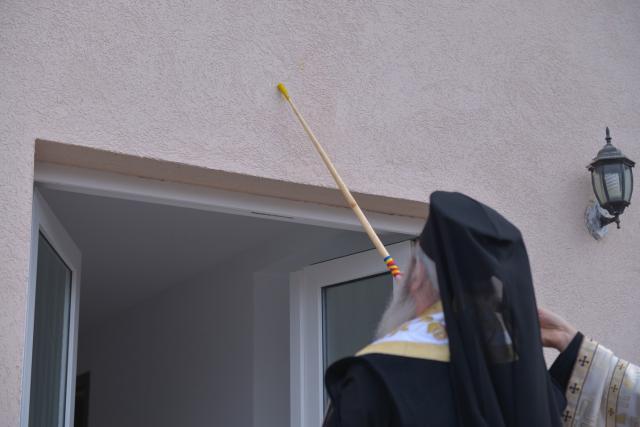 Sfințire de casă parohială în Parohia „Sfinții Mucenici Adrian și Natalia” - Mănăstireni