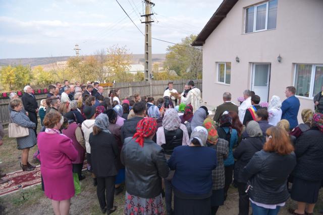 Sfințire de casă parohială în Parohia „Sfinții Mucenici Adrian și Natalia” - Mănăstireni