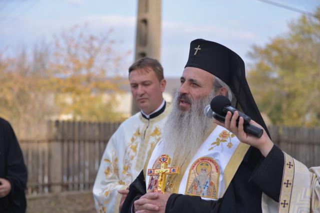 Sfințire de casă parohială în Parohia „Sfinții Mucenici Adrian și Natalia” - Mănăstireni