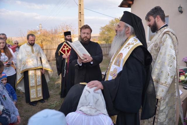 Sfințire de casă parohială în Parohia „Sfinții Mucenici Adrian și Natalia” - Mănăstireni