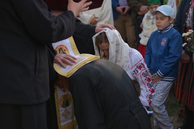 Sfințire de casă parohială în Parohia „Sfinții Mucenici Adrian și Natalia” - Mănăstireni