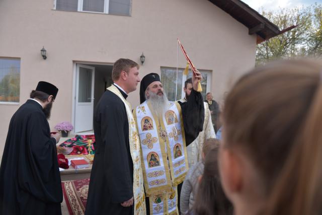Sfințire de casă parohială în Parohia „Sfinții Mucenici Adrian și Natalia” - Mănăstireni