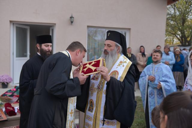 Sfințire de casă parohială în Parohia „Sfinții Mucenici Adrian și Natalia” - Mănăstireni