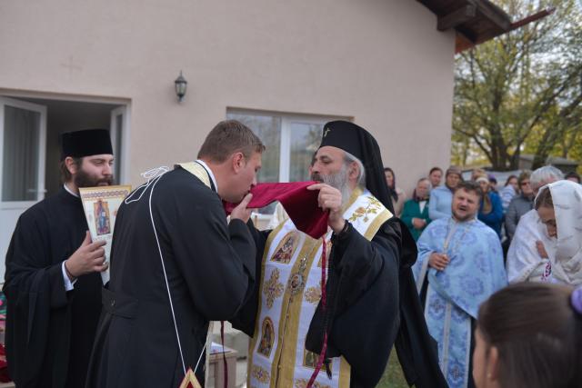 Sfințire de casă parohială în Parohia „Sfinții Mucenici Adrian și Natalia” - Mănăstireni