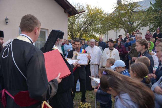 Sfințire de casă parohială în Parohia „Sfinții Mucenici Adrian și Natalia” - Mănăstireni