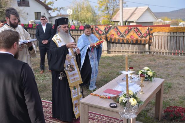 Sfințire de casă parohială în Parohia „Sfinții Mucenici Adrian și Natalia” - Mănăstireni