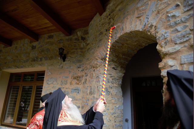 Hram la Mănăstirea Pângărați: „Să viețuim în această lume cât mai aproape de rădăcina Evangheliei și de tinda Bisericii”