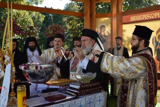 Capela Fundației „Episcop Melchisedec” a primit veşmântul sfinţirii