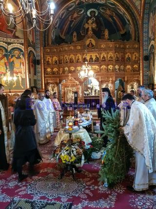Peste 1.000 de persoane l-au condus pe părintele Vasile Cojocariu pe ultimul drum