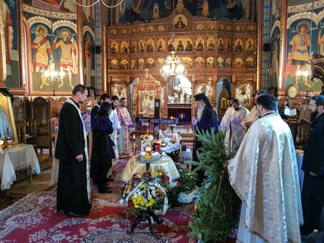 Peste 1.000 de persoane l-au condus pe părintele Vasile Cojocariu pe ultimul drum