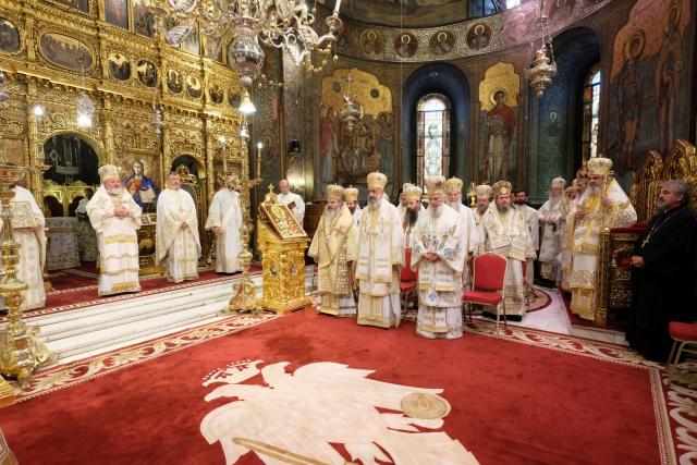 Mai mulți ierarhi s-au rugat împreună cu Patriarhul României la 11 ani de la întronizarea sa