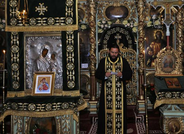 Sfinţii Arhangheli Mihail, Gavriil şi Rafail cinstiţi, în duh de rugăciune, la Biserica „Sfinţii Voievozi” - Roşca