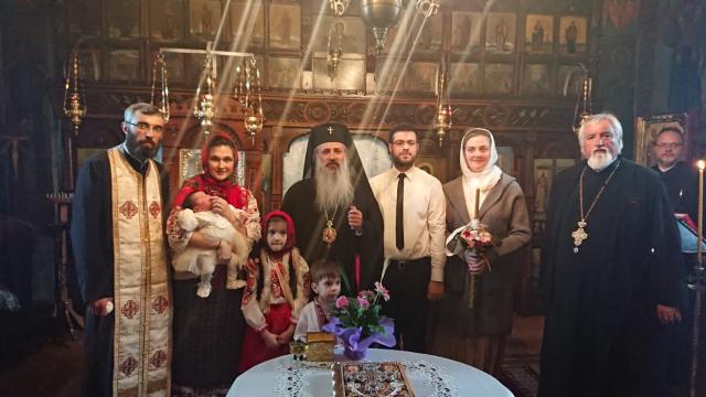 IPS Mitropolit Teofan a oficiat Taina Botezului pentru prunca Maria Balmuș