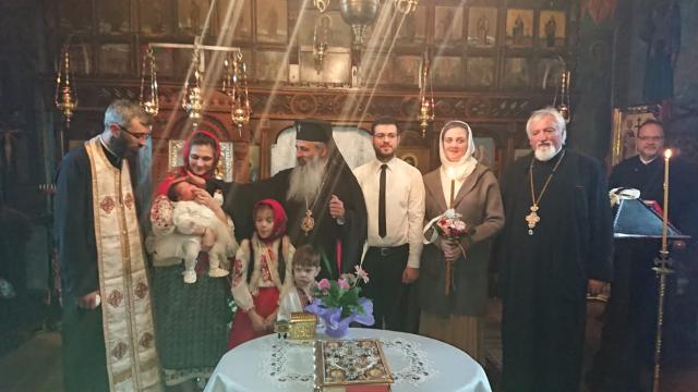 IPS Mitropolit Teofan a oficiat Taina Botezului pentru prunca Maria Balmuș
