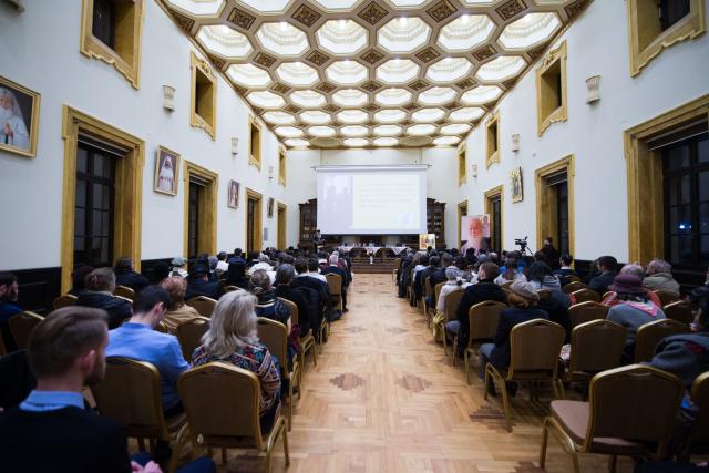A debutat Colocviul internaţional „Întâlnirea cu Duhovnicul - Părintele Sofian Boghiu”