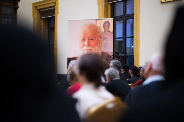 A debutat Colocviul internaţional „Întâlnirea cu Duhovnicul - Părintele Sofian Boghiu”