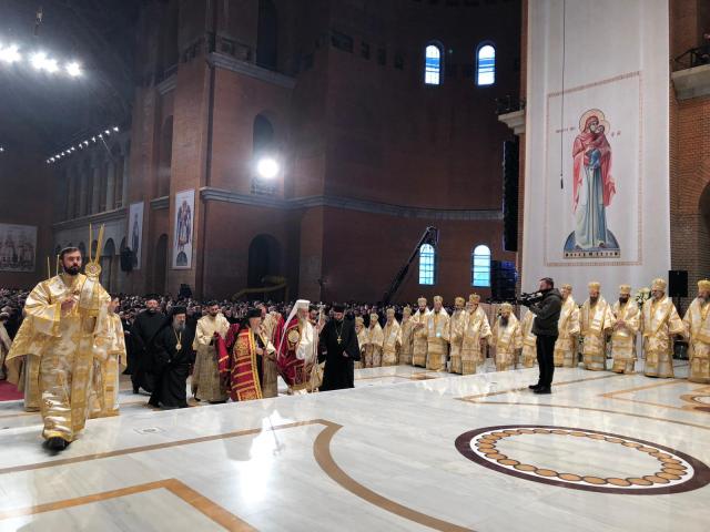 Eveniment istoric: Patriarhul Ecumenic şi Patriarhul României au sfinţit Catedrala Mântuirii Neamului