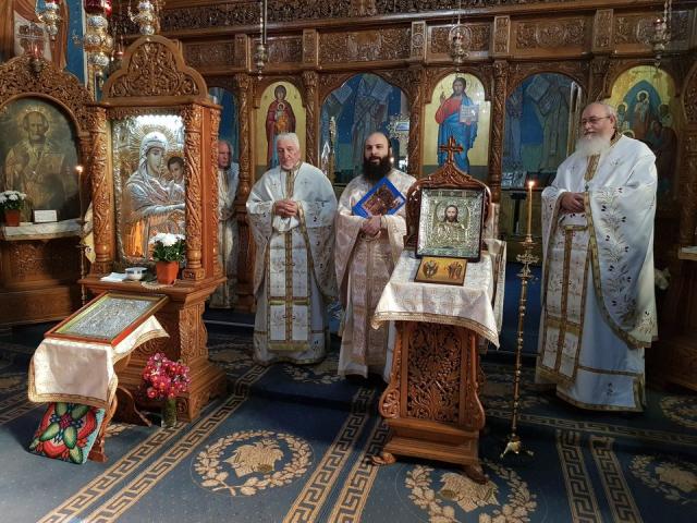 Aniversare în comunitatea Bisericii din Târgu Neamț: părintele prof. Mihai Vizitiu a împlinit 80 de ani