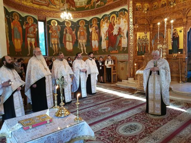 Aniversare în comunitatea Bisericii din Târgu Neamț: părintele prof. Mihai Vizitiu a împlinit 80 de ani