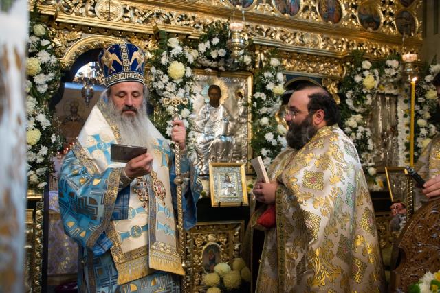 IPS Părinte Mitropolit Teofan, prezent la hramul „Altarului din Poiana liniștii”