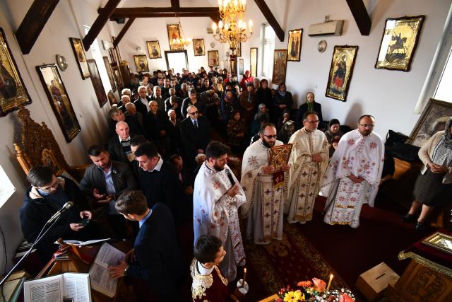 Sfinţii Arhangheli serbaţi în cartierul ieşean Canta