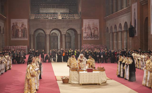 Eroii neamului au fost pomeniţi pentru prima dată la Catedrala Naţională