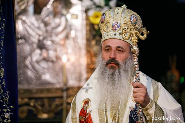 Ierarhi şi teologi participanţi la „Întâlnirea cu duhovnicul”, în rugăciune la Sfântul Paisie