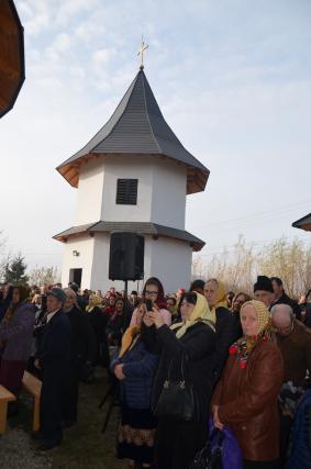 Biserica din satul sucevean Vâlcele, sfinţită de Preasfinţitul Părinte Damaschin Dorneanul