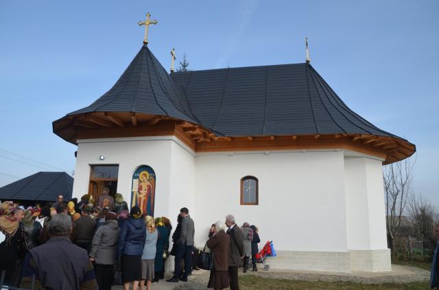 Biserica din satul sucevean Vâlcele, sfinţită de Preasfinţitul Părinte Damaschin Dorneanul