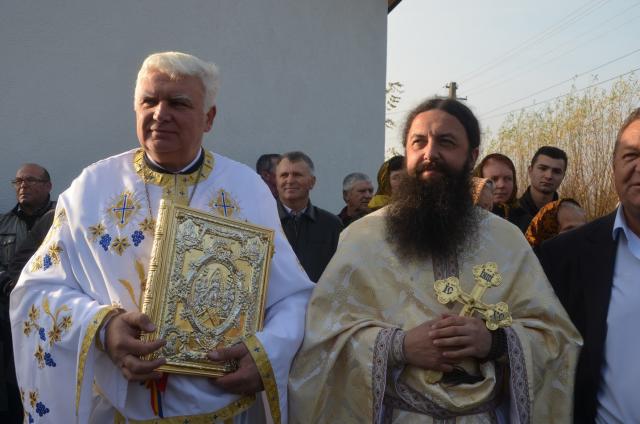 Biserica din satul sucevean Vâlcele, sfinţită de Preasfinţitul Părinte Damaschin Dorneanul
