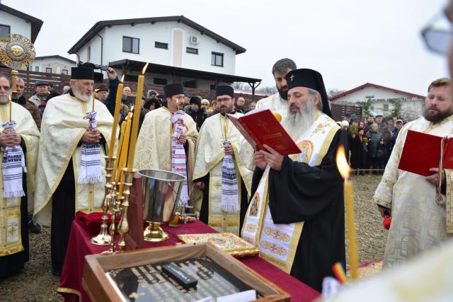 Sfințire de loc de biserică în Bucium-Iași: IPS Mitropolit Teofan a pus piatra de temelie