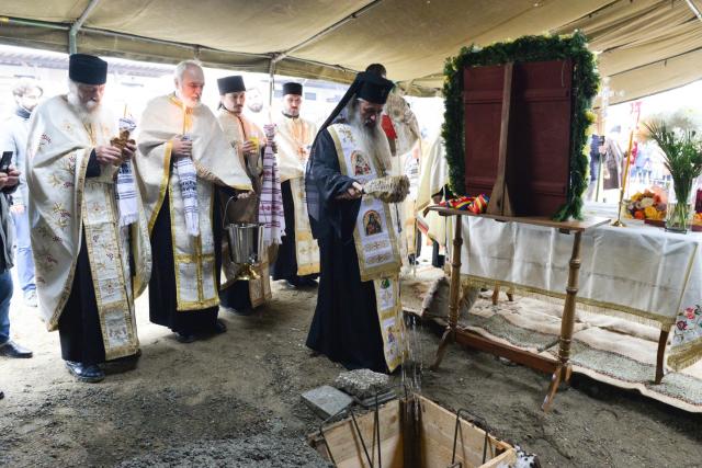 Sfințire de loc de biserică în Bucium-Iași: IPS Mitropolit Teofan a pus piatra de temelie