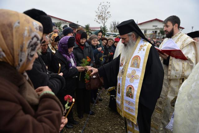 Sfințire de loc de biserică în Bucium-Iași: IPS Mitropolit Teofan a pus piatra de temelie