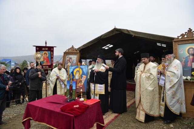 Sfințire de loc de biserică în Bucium-Iași: IPS Mitropolit Teofan a pus piatra de temelie