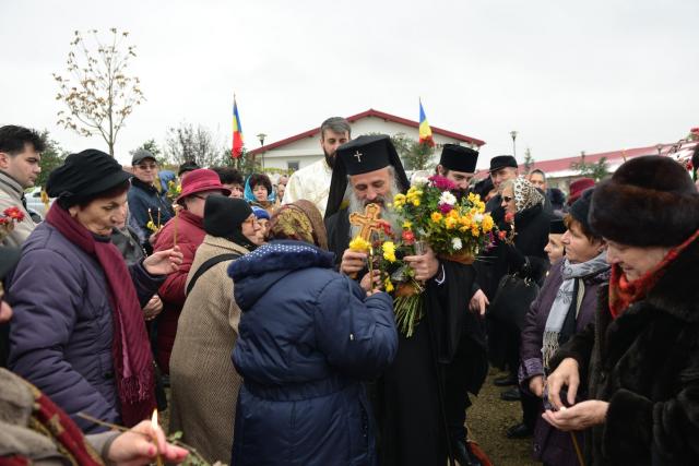 Sfințire de loc de biserică în Bucium-Iași: IPS Mitropolit Teofan a pus piatra de temelie
