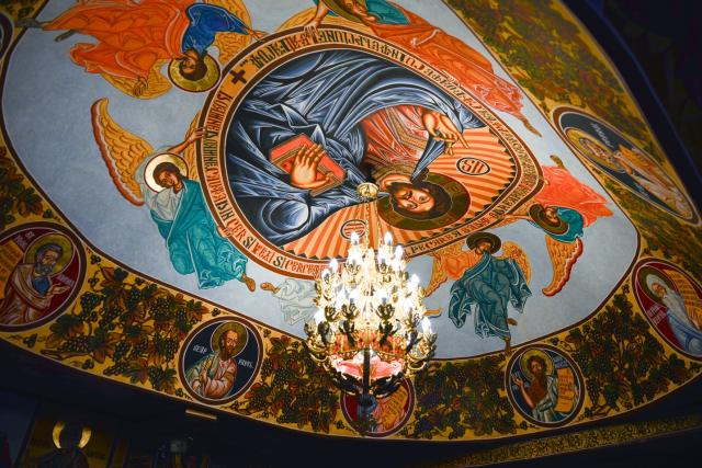 Liturghie arhierească şi sfinţire de casă socială la Parohia Rotărie: „Atunci când ne îmbogățim în Dumnezeu avem de toate”