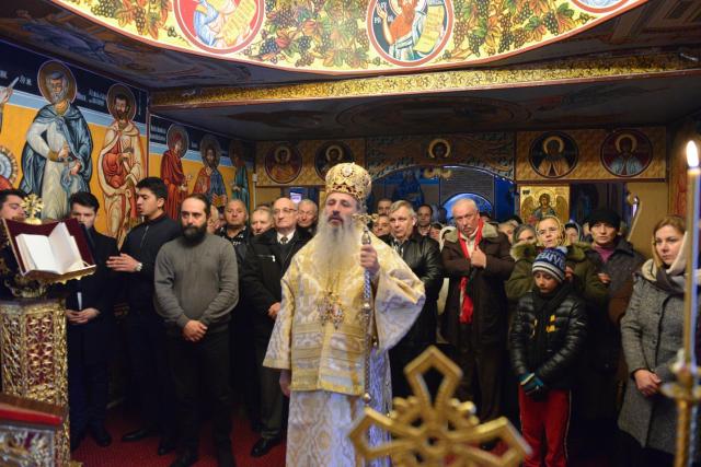 Liturghie arhierească şi sfinţire de casă socială la Parohia Rotărie: „Atunci când ne îmbogățim în Dumnezeu avem de toate”