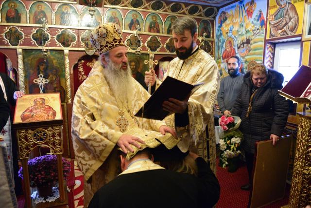 Liturghie arhierească şi sfinţire de casă socială la Parohia Rotărie: „Atunci când ne îmbogățim în Dumnezeu avem de toate”